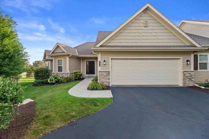 Property Photo:  17915 Ashlea Dr  WI 53045 