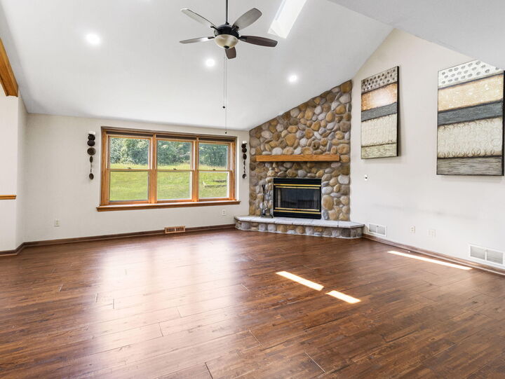 Property Photo: 1255 Apple Tree Ln WI 53005