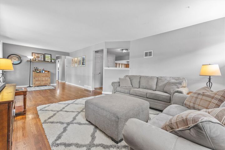 Property Photo: 1506 S Green Ridge Ter WI 53151