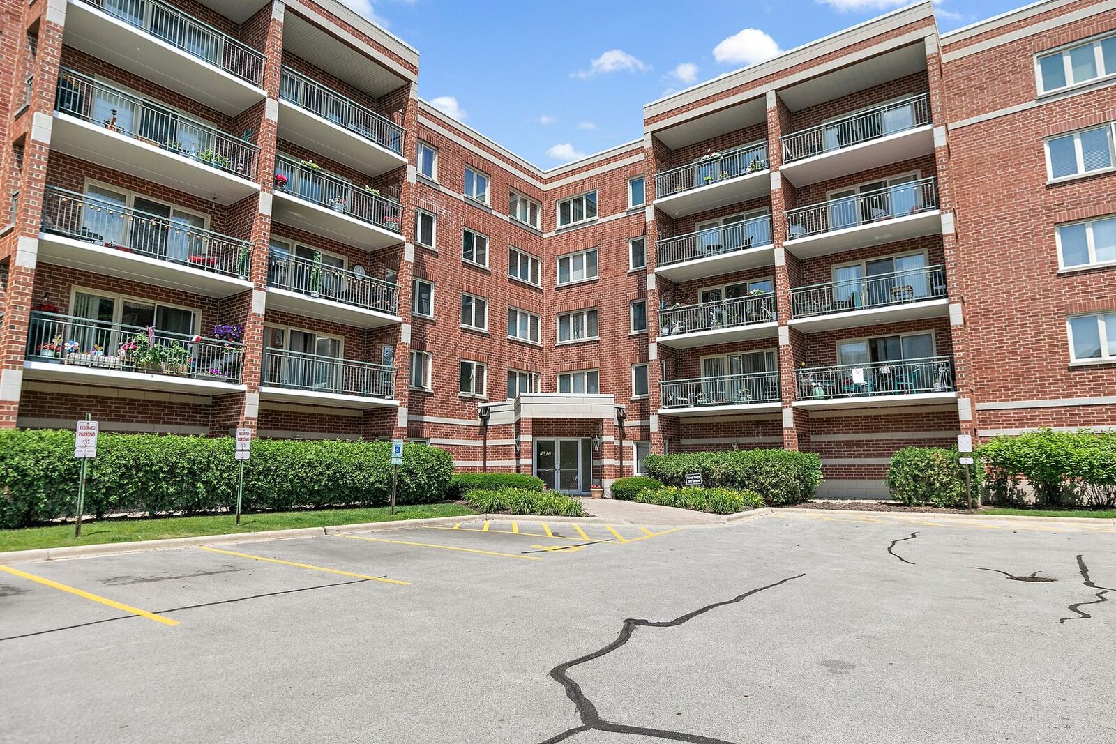 Property Photo: 4210 N Natchez Avenue 208 IL 60634