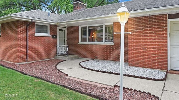 Property Photo:  1330 Winona Avenue  IL 60506 