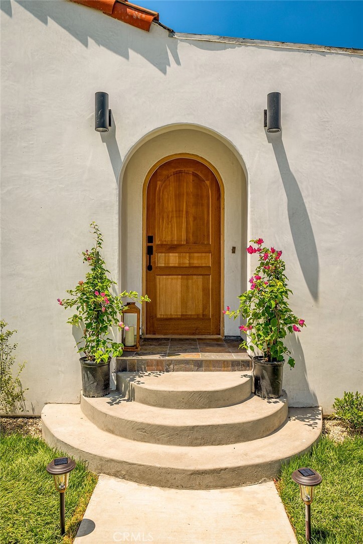 Property Photo:  3009 S Norton Avenue  CA 90018 