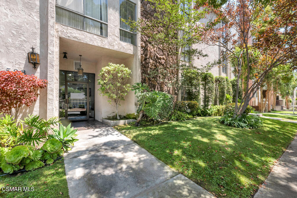 Property Photo:  528 N Jackson Street 309  CA 91206 