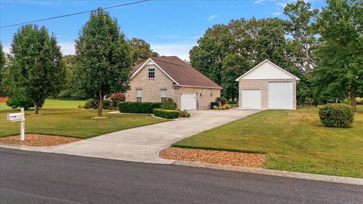 Property Photo: 417 Whispering Winds Dr TN 37355