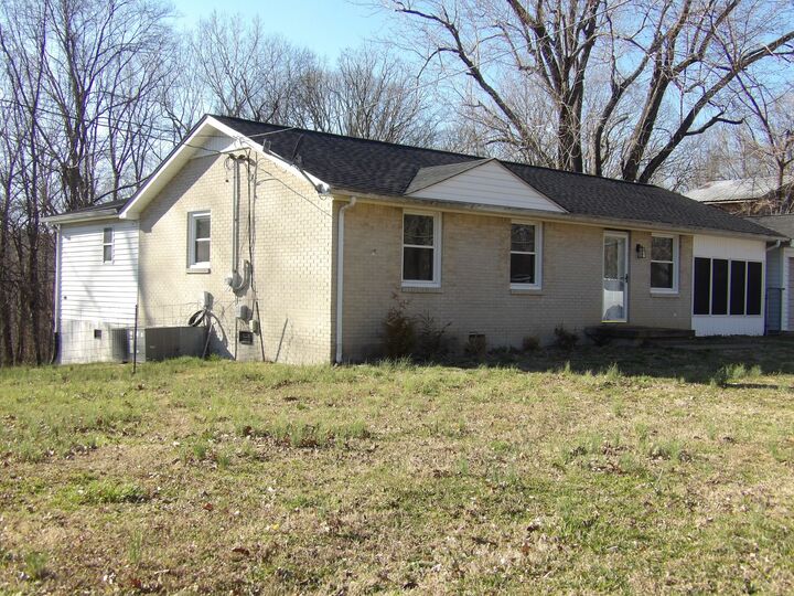 Property Photo: 457 E Little Richland Rd TN 37185