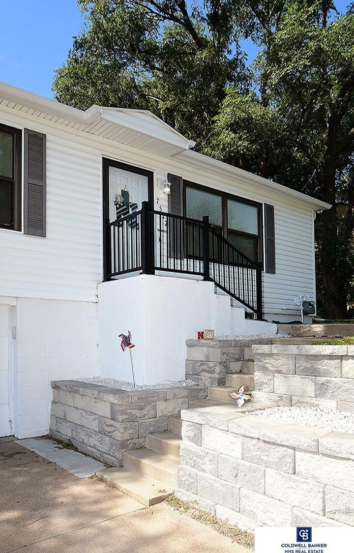 Property Photo: 7517 Lillian Avenue NE 68128
