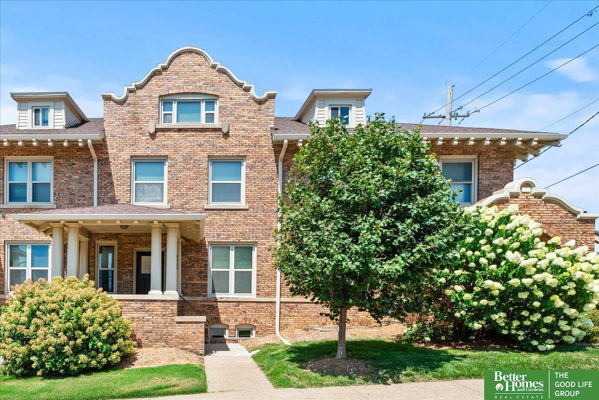 Property Photo: 320 S 40th Street NE 68106