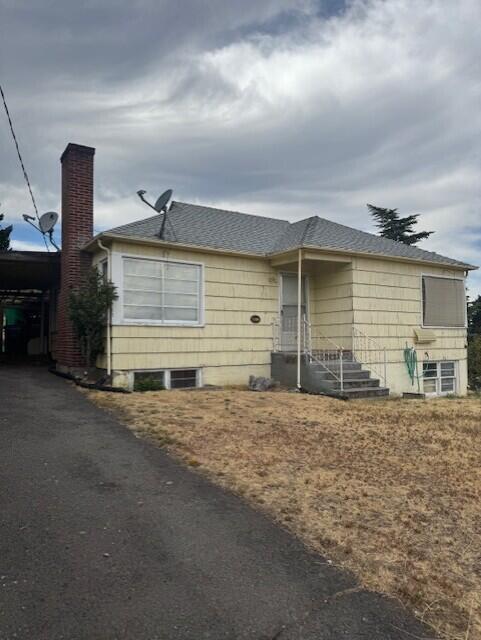 Property Photo: 605 Liberty Street OR 97520