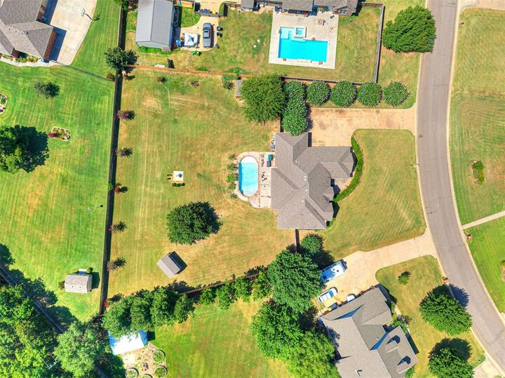 Photo de la propriété:  680 Silver Tree Drive  OK 73020 