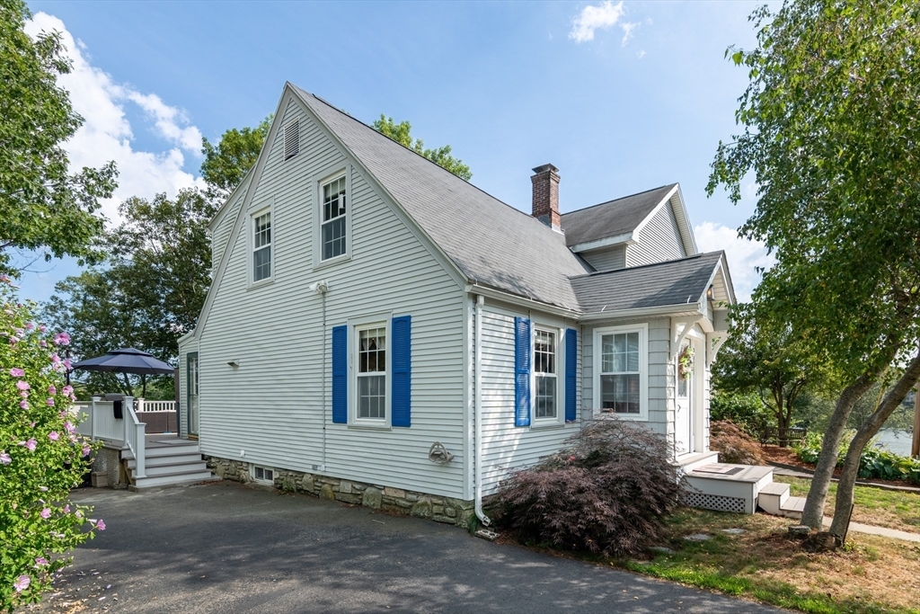 Property Photo: 39 Bay View Dr MA 01545