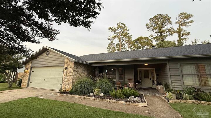 Property Photo:  1370 Calcutta Dr  FL 32563 