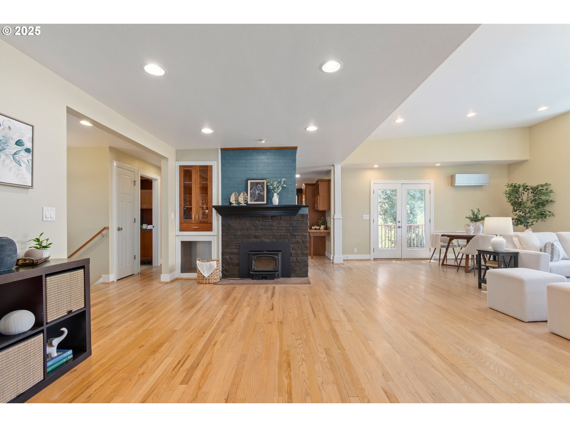 Property Photo:  650 W 25th Pl  OR 97405 