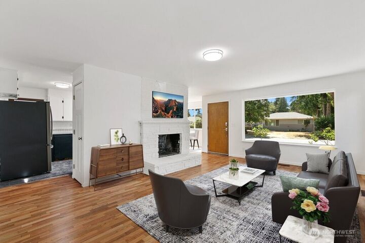 Property Photo: 318 S 108th Place WA 98168