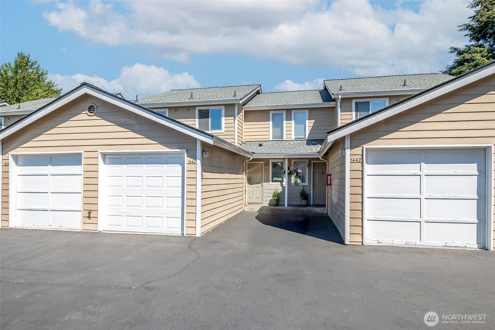 Property Photo: 1440 S 308th Lane WA 98003