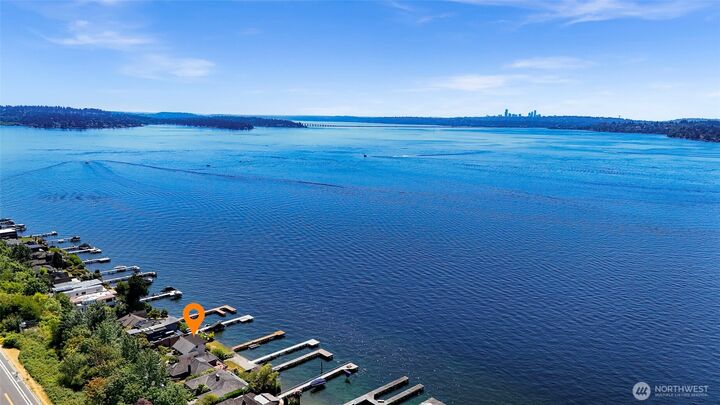 Property Photo:  409  5th Avenue W  WA 98033 