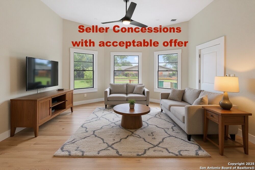 Property Photo: 926 Nolan St TX 78202