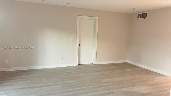 Property Photo: 6855 Edgewater Dr 1cs FL 33133