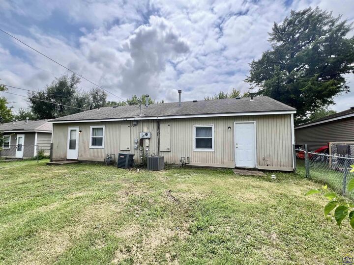Property Photo: 1008 &Amp 1010 SW 33rd St KS 66611