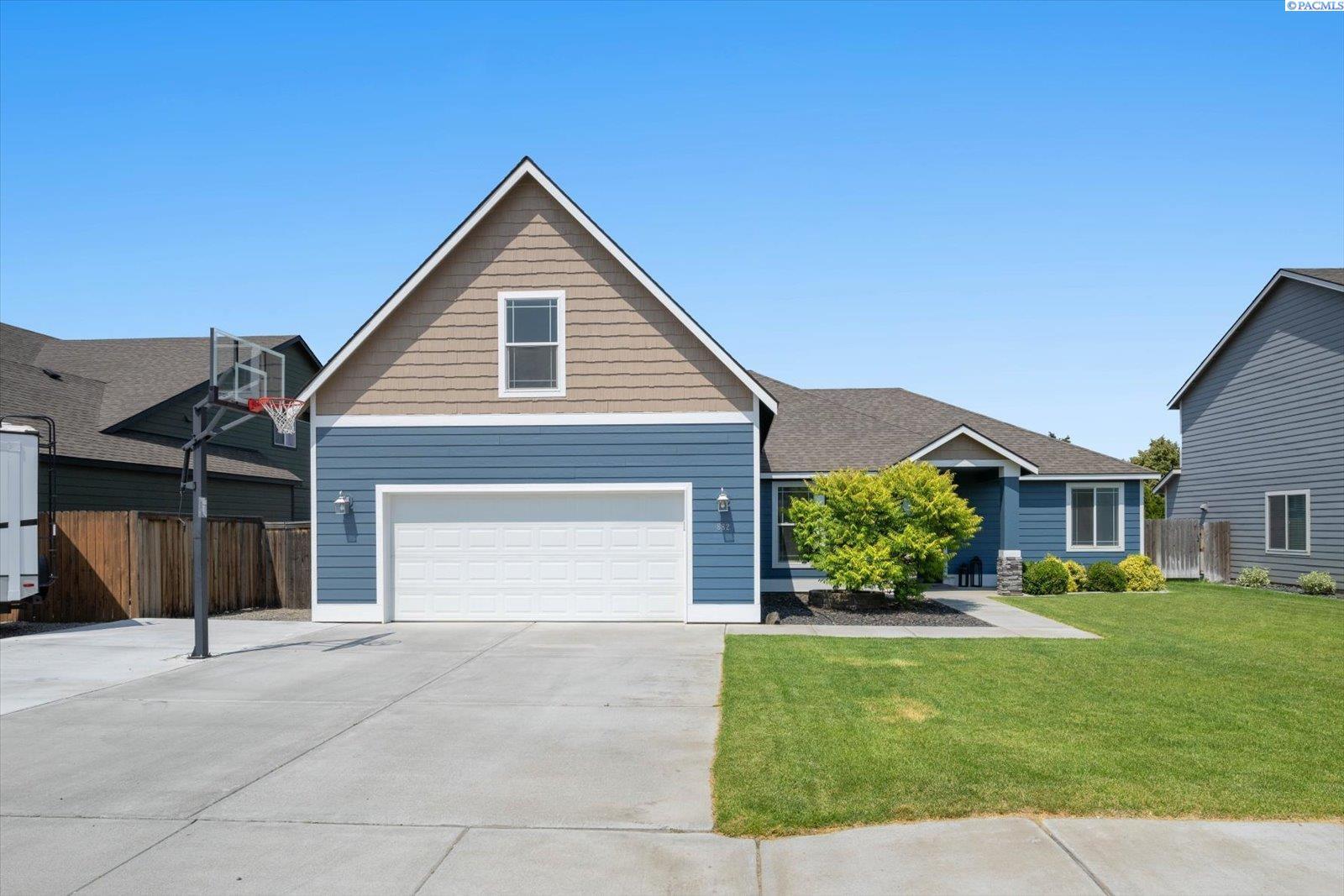 Property Photo: 882 Pikes Peak Dr WA 99353