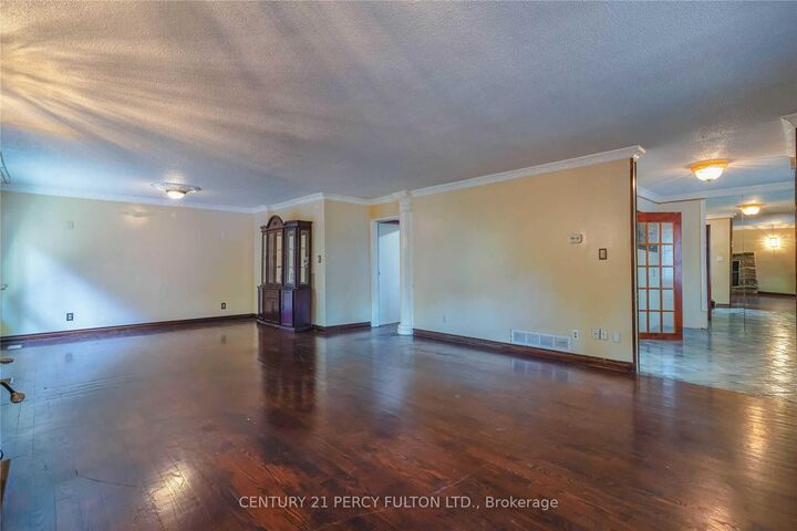 Photo de la propriété:  6172 Kingston Road  ON M1C 1K9 