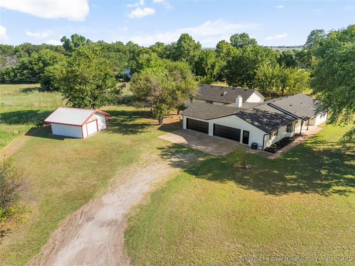 Property Photo:  7425 E Oologah Place  OK 74053 
