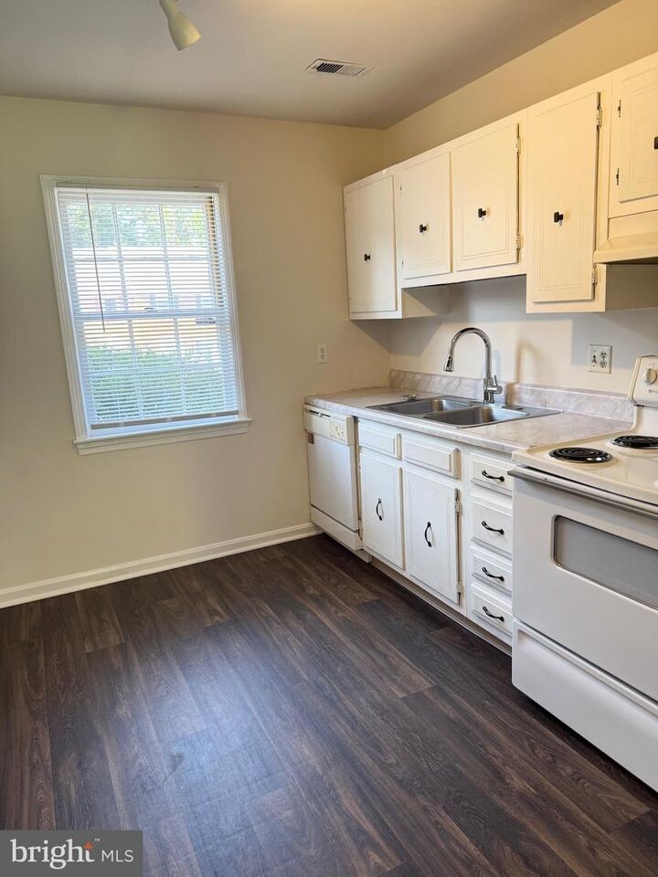 Property Photo: 413 Olde Greenwich Circle VA 22408