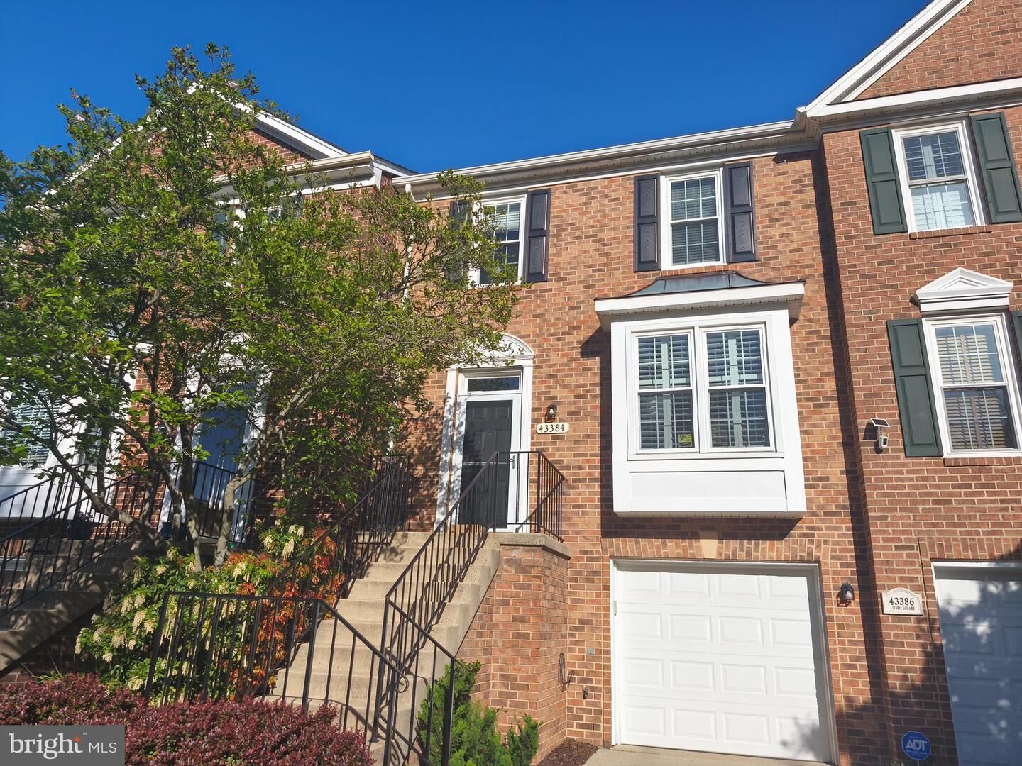 Property Photo: 43384 Livery Square VA 20147
