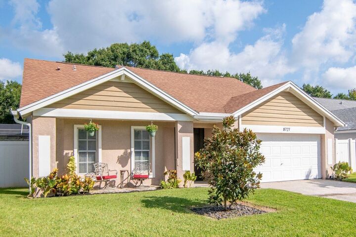 Property Photo:  8727 Boysenberry Drive  FL 33635