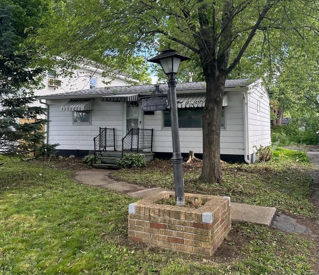 Property Photo:  2212 Orville Avenue  IL 62040 