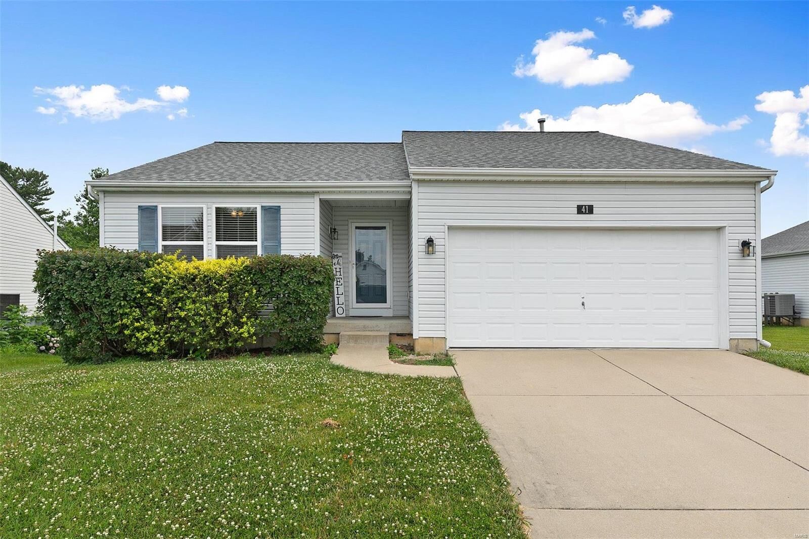 Property Photo:  41 Stratford Green Drive  IL 62220 