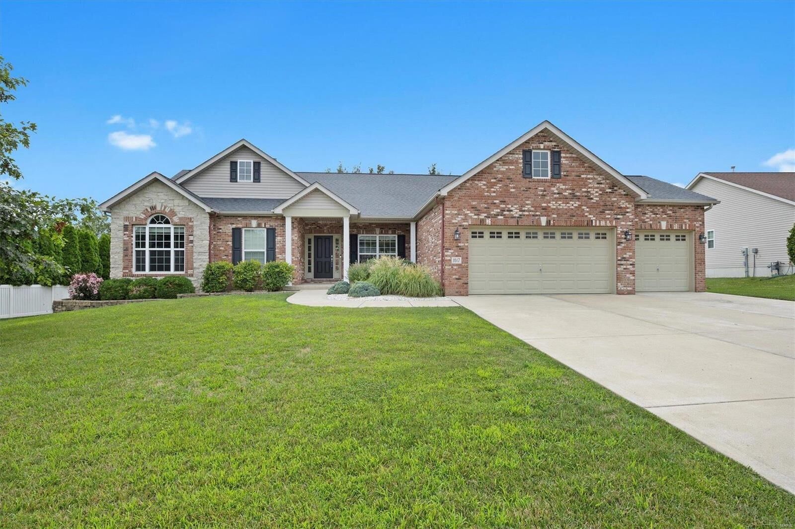 Property Photo:  1617 Colfax Court  IL 62221 
