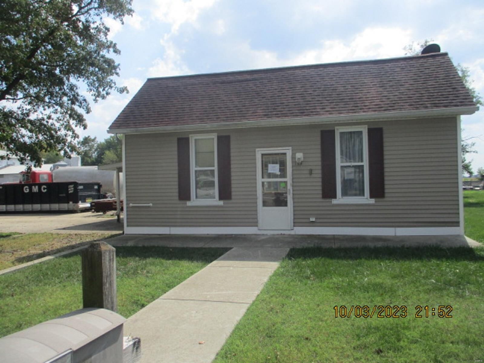 Property Photo:  113 W Missouri Street  IL 62265 