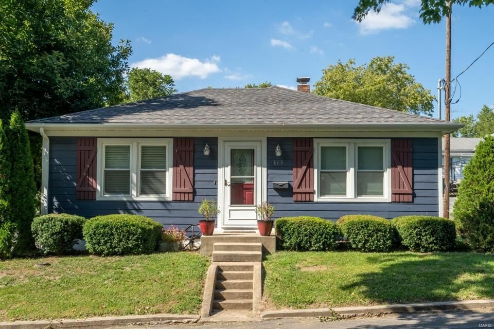Property Photo:  669 Jefferson Street  MO 63670 