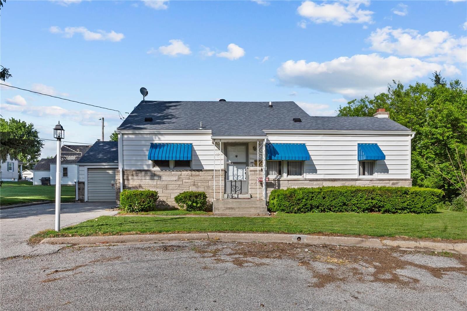 Property Photo:  3020 Buena Vista Avenue  IL 62002 