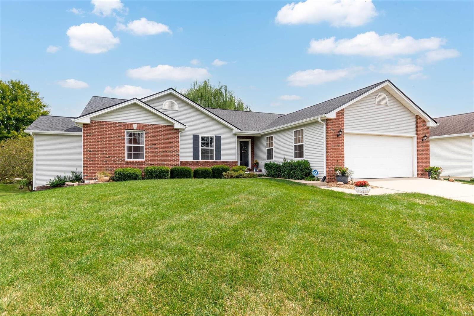 Property Photo: 116 Egret Court IL 62223