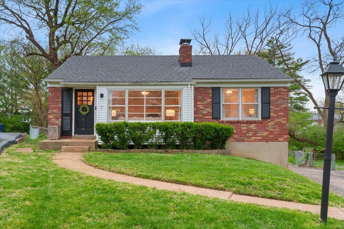 Property Photo: 7 Eldorado Court MO 63119