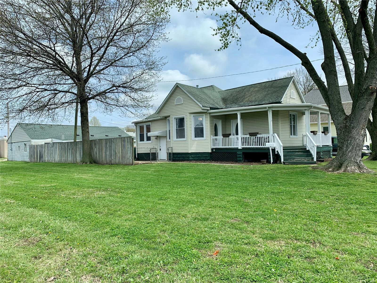 Property Photo:  112 E 3rd Street  IL 62269 