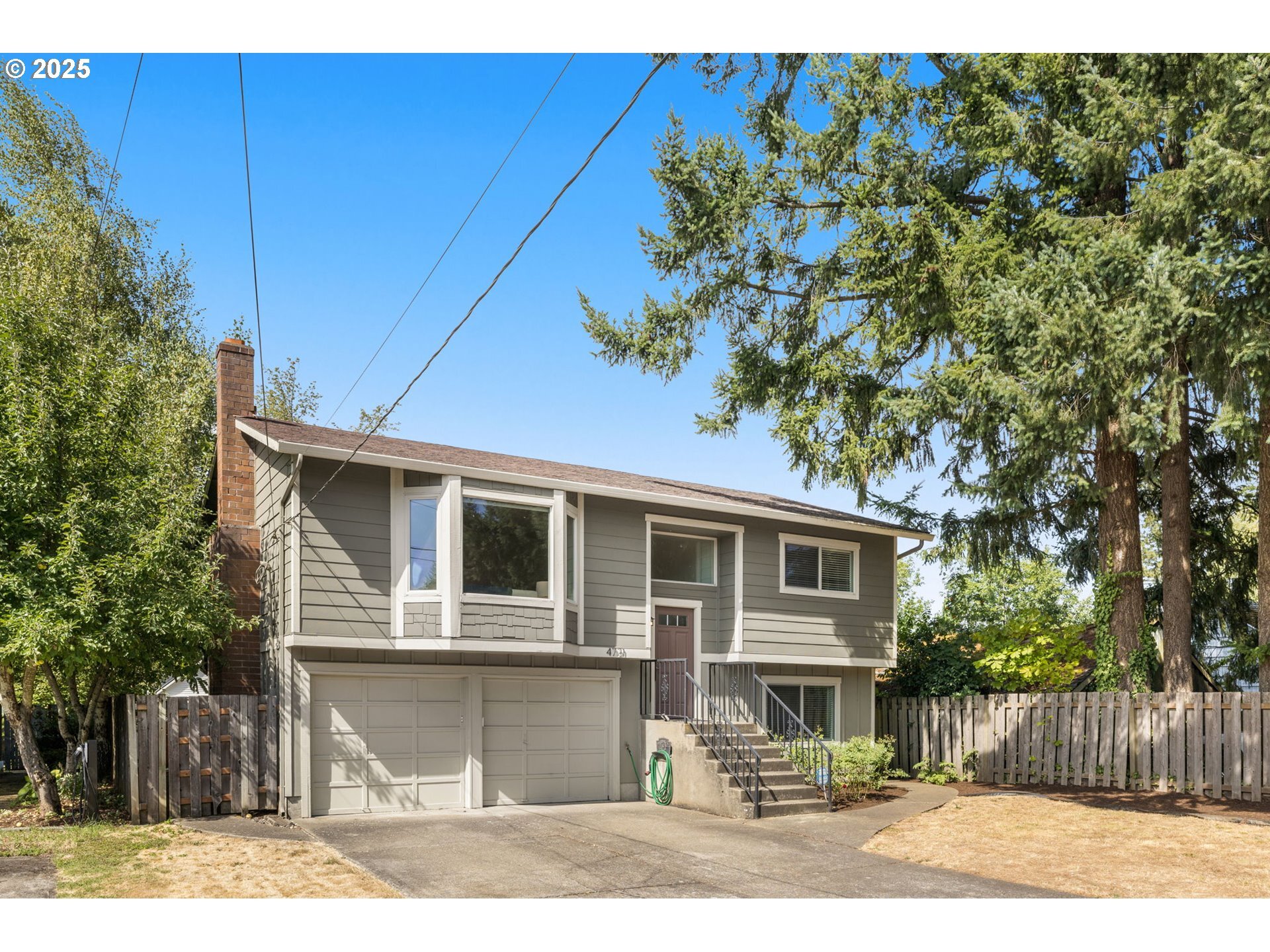 Property Photo:  4721 SW Arnold St  OR 97219 