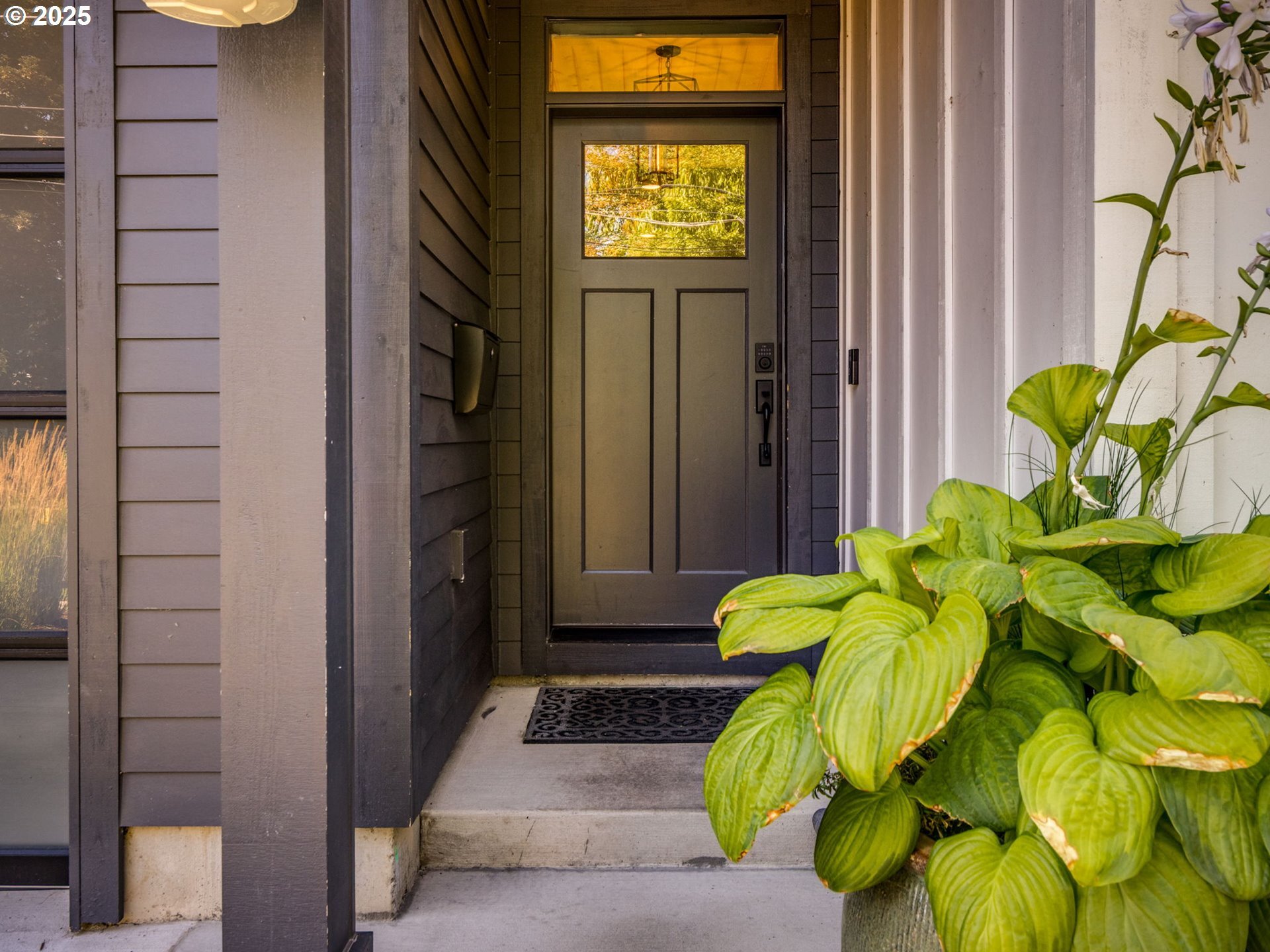 Property Photo: 1380 SW Carson St OR 97219