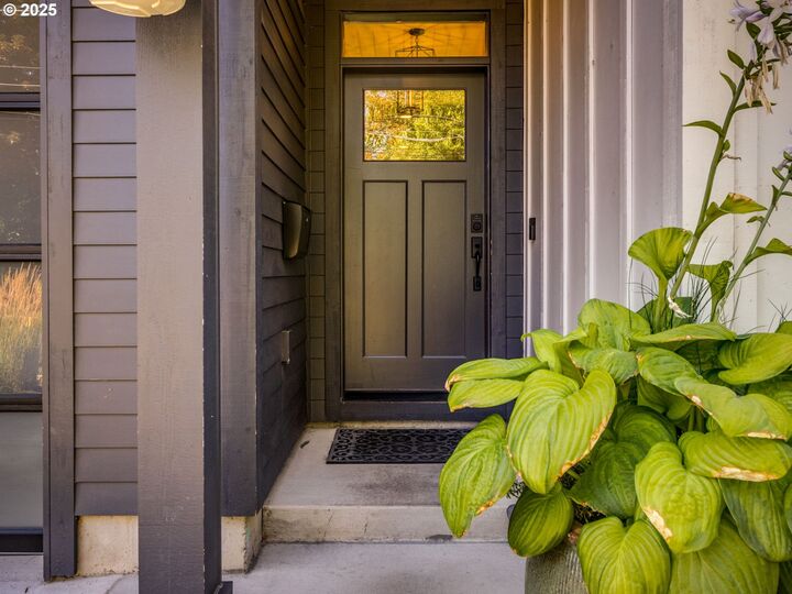 Property Photo: 1380 SW Carson St OR 97219