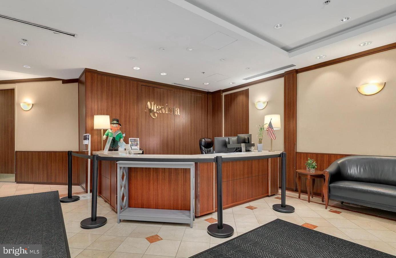 Property Photo: 900 N Stafford Street 1815 VA 22203