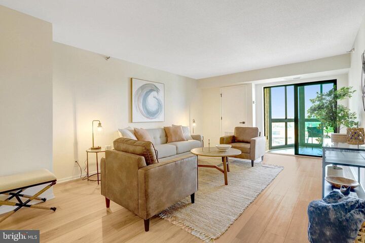 Property Photo: 900 N Stafford Street 1815 VA 22203
