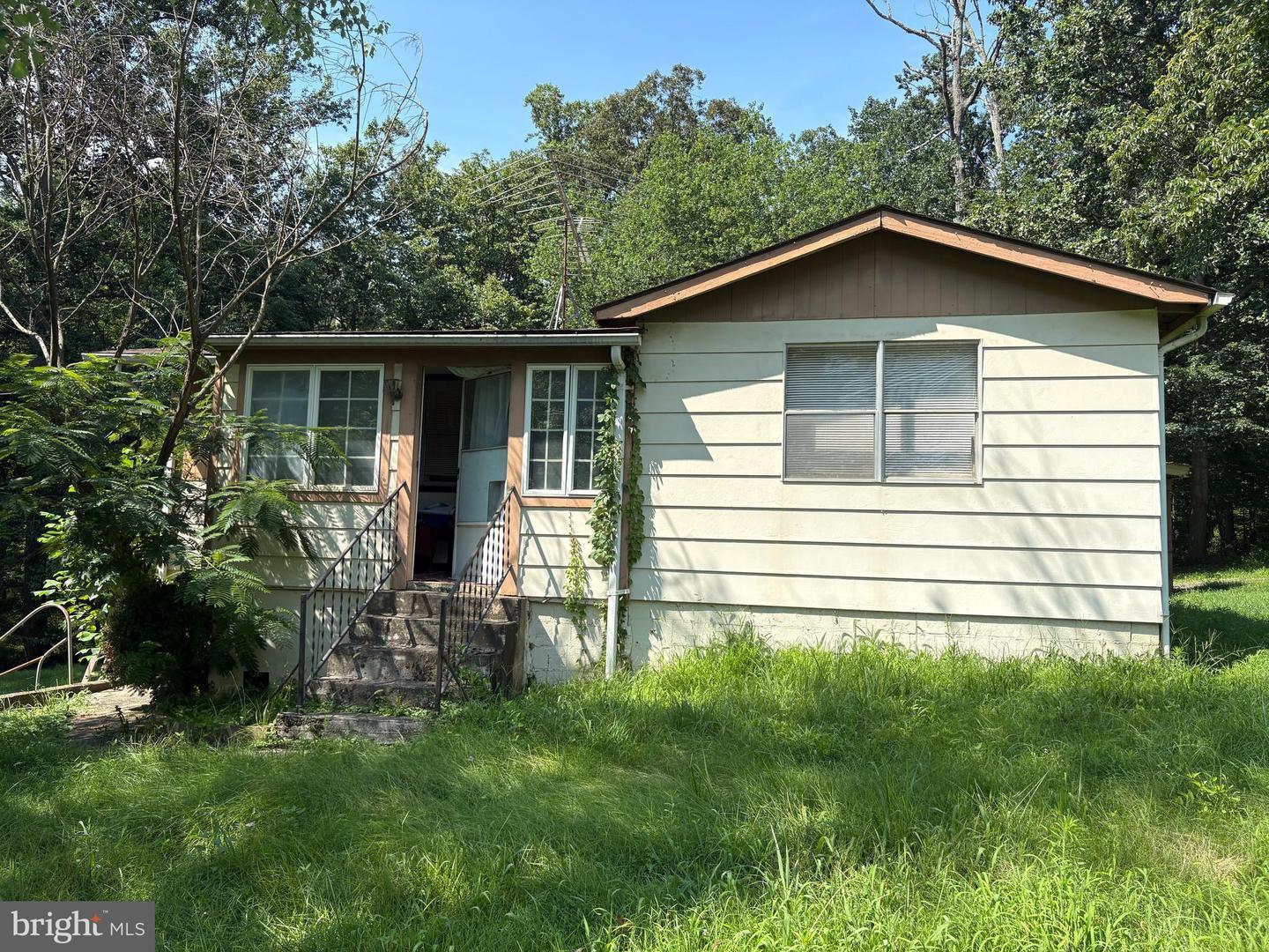 Property Photo: 6040 Coon Tree Road VA 20198