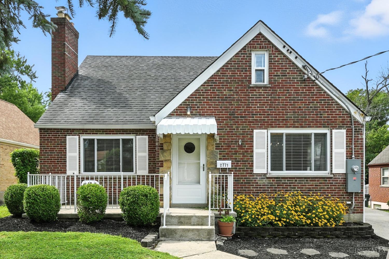 Property Photo: 2771 Byrneside Drive OH 45239