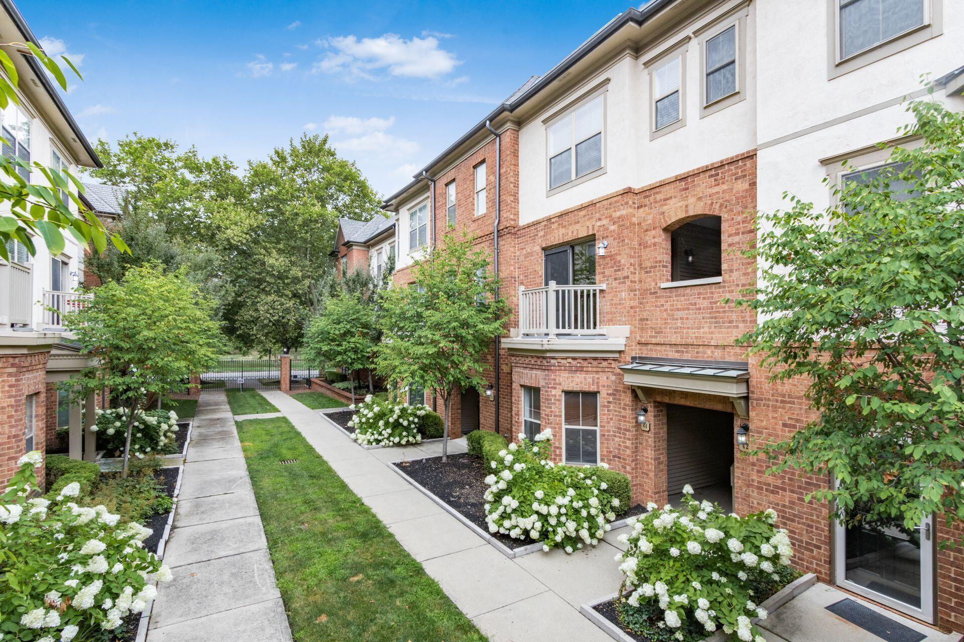 Property Photo: 44 Victorian Gate Way OH 43215