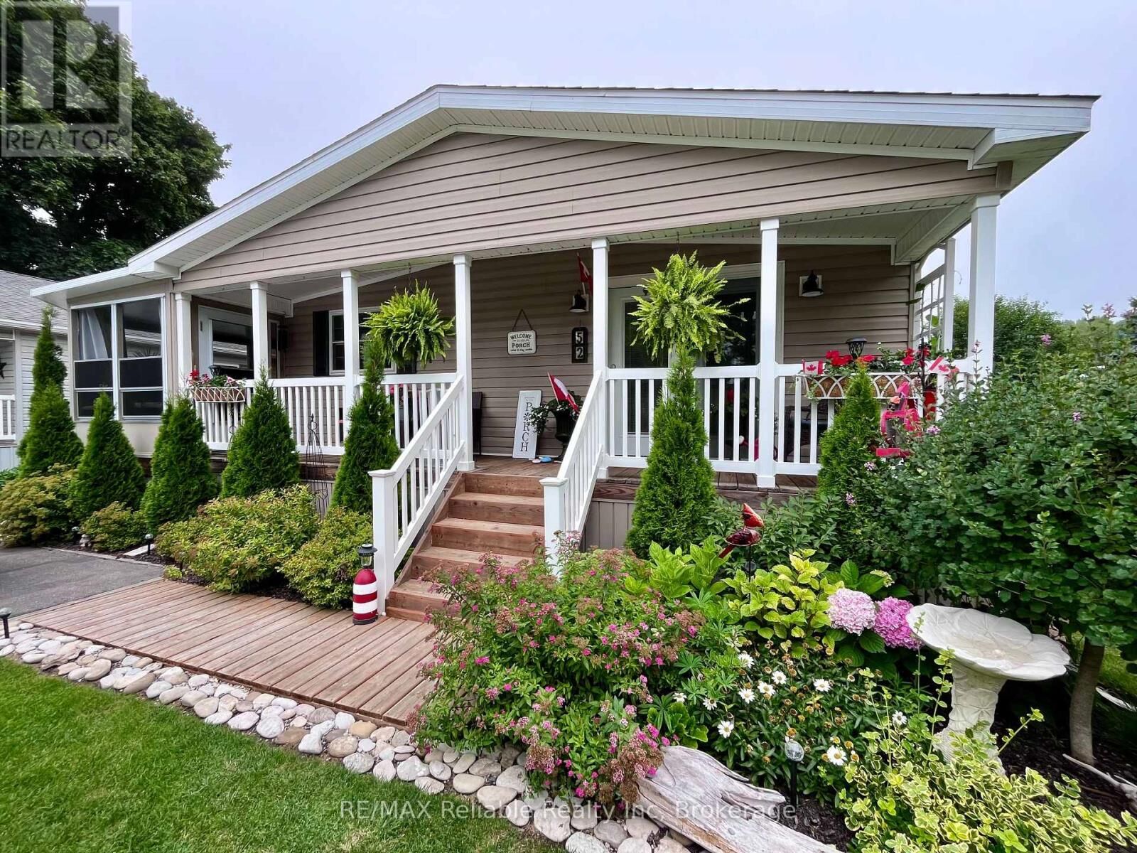 Property Photo: 52 Cherokee Lane ON N7A 3Y2