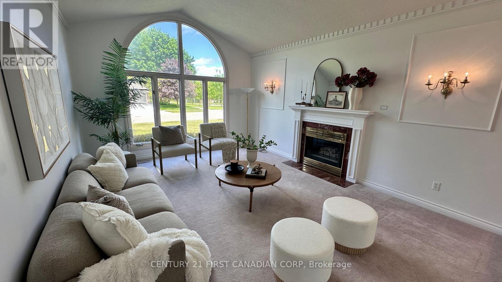 Photo de la propriété: 212 Timber Drive ON N6K 4B6