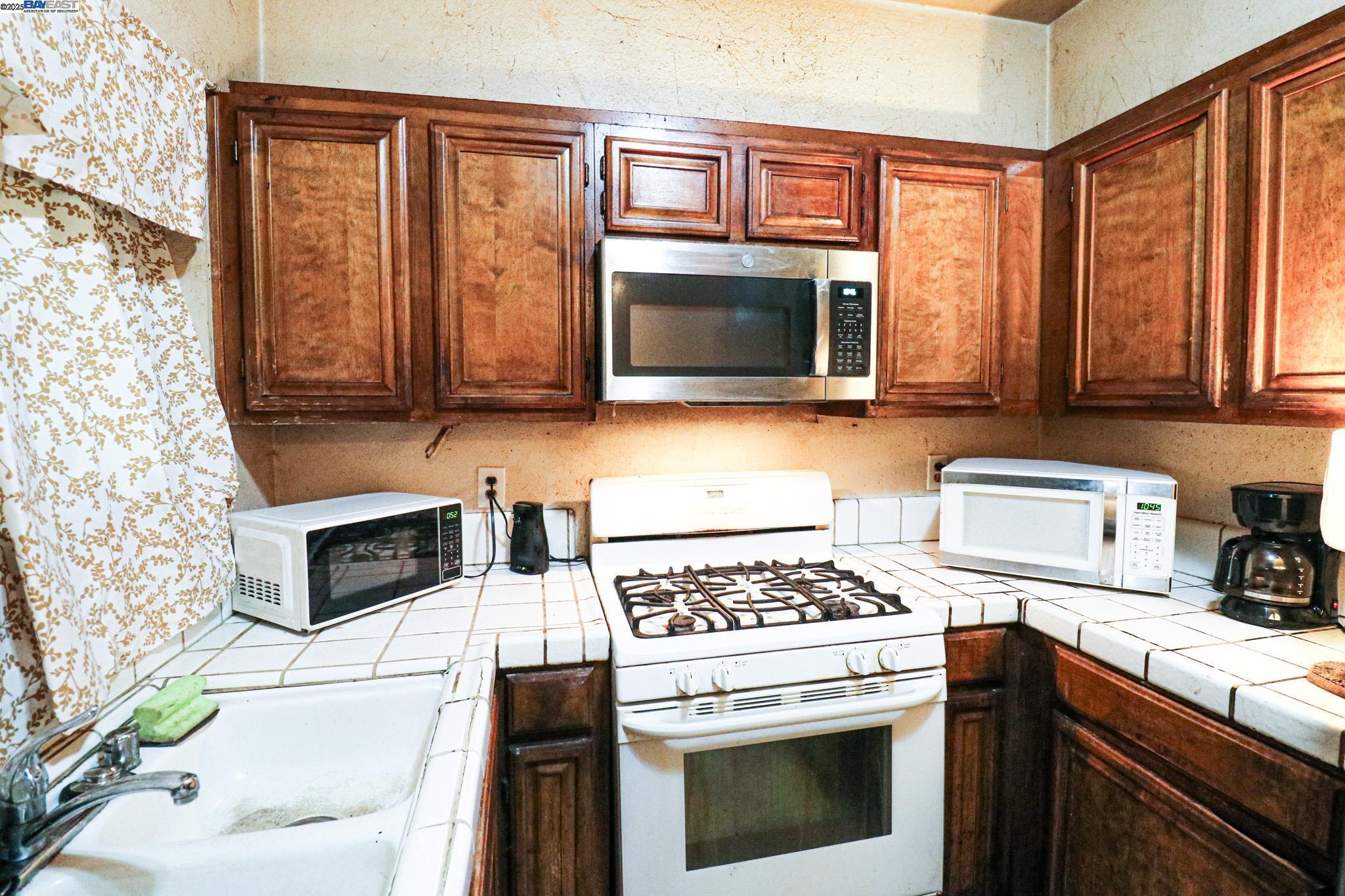 Property Photo: 3416 Deerwood Ter 113 CA 94536