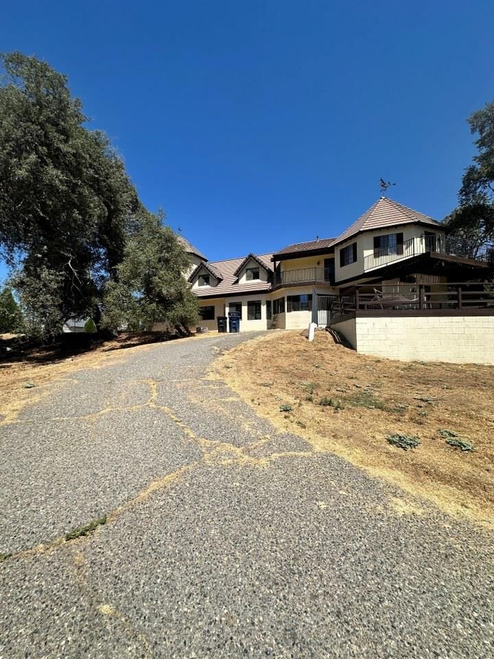 Property Photo:  40570 Griffin Drive  CA 93644 