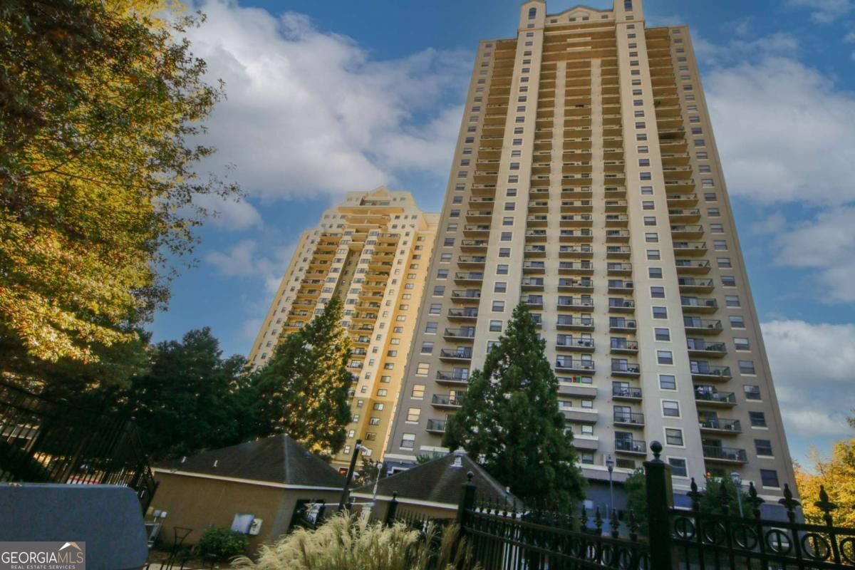 Property Photo: 799 Hammond Drive 116 GA 30328